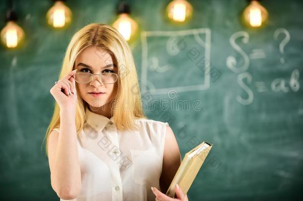 学生,教师相貌确信的采用眼镜,台采用班级