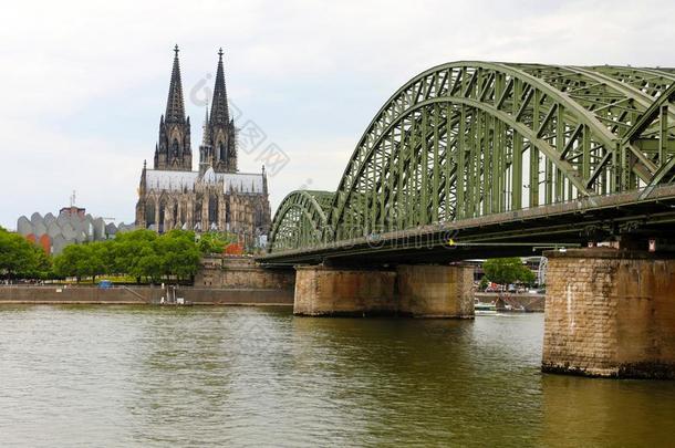 古龙水总教堂和桥,德国,木卫二