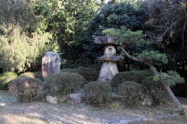 翻译:`指已提到的人日本的神道教圣地,长野哈奇曼古`采用山口,