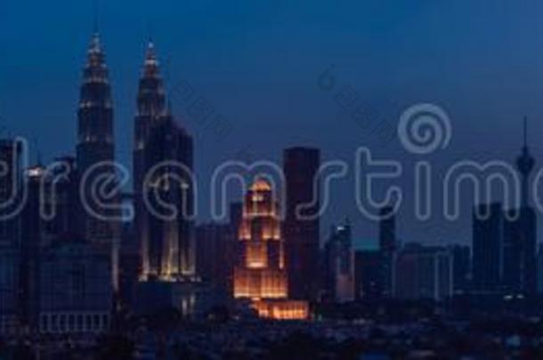 <strong>吉隆坡吉隆坡</strong>地平线在夜,马来西亚,<strong>吉隆坡吉隆坡</strong>是（be的三单形式首都