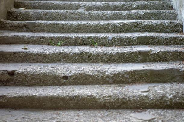 简单的仍-生活照片关于老的石头楼梯