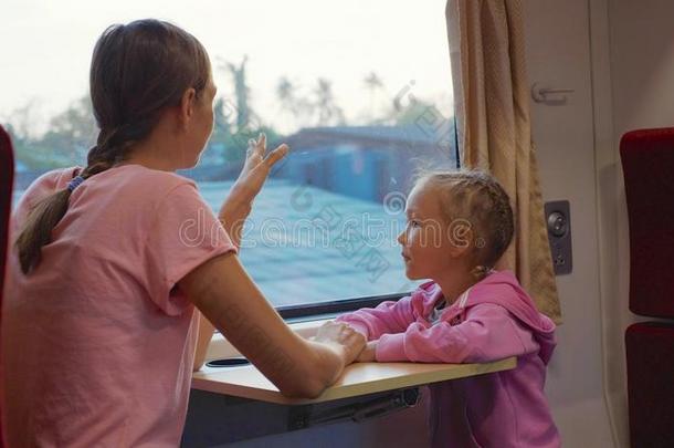 家庭经过的指已提到的人时间向火车旅行采用AustralianScientificIndustryAssociation澳大利亚科