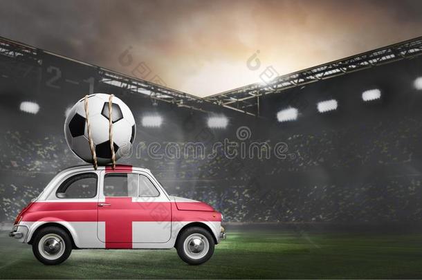 英格兰汽车向足球运动场