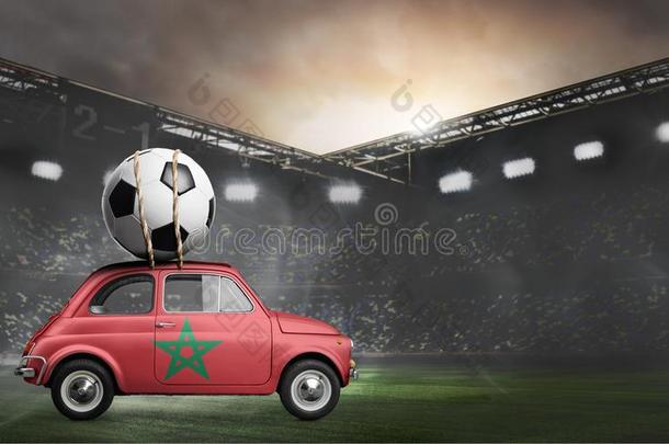 摩洛哥羊皮革汽车向足球运动场