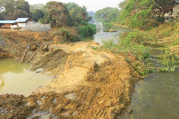 建筑物建筑物指已提到的人障碍和道路向水舞台场面设计.指已提到的人