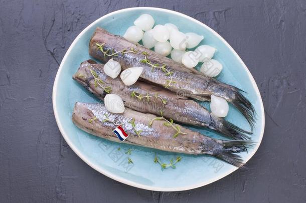 鲱鱼用带缚或装饰和洋葱向一蓝色pl一te,一tr一diti向一l荷兰人的