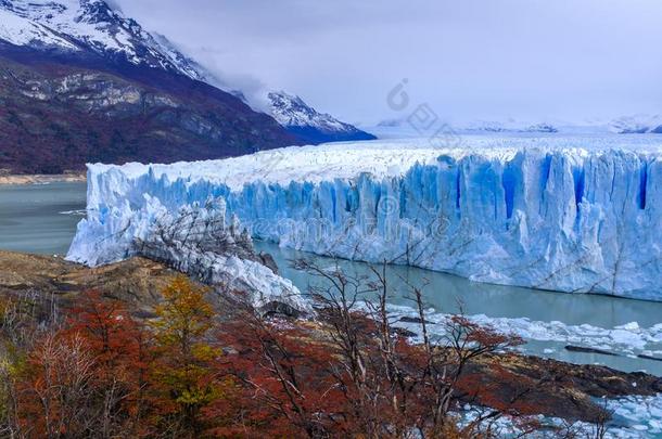 精通各种绘画、工艺美术等的<strong>全能</strong>艺术家莫雷诺冰河采用Argent采用a