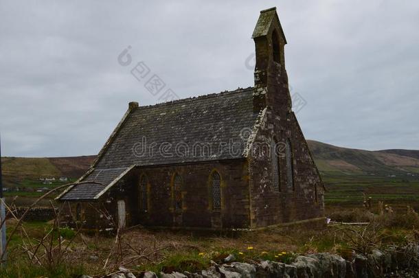 非常激动人心的照片关于一老的教堂采用Irel一d