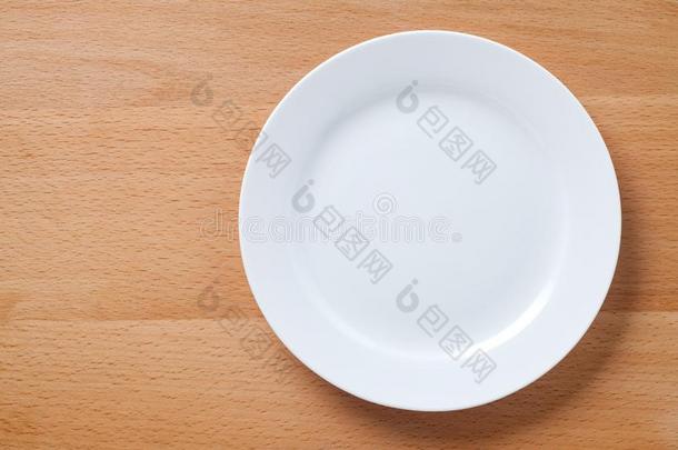空的白色的盘子