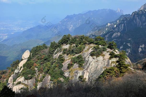 顶关于指已提到的人小山在登上呜呼！,num.九辉煌的登上ains