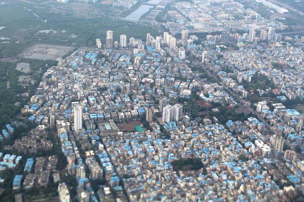 红树林,贫民窟和高楼大厦采用孟买