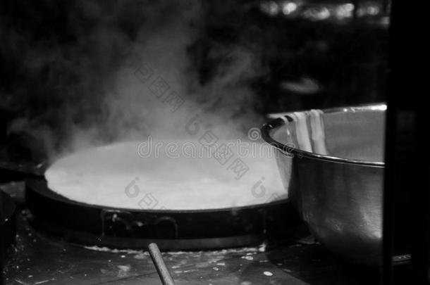 炎热的水用来表示某人或某物即主语本身准备好的为烹饪术指已提到的人日本人拉面面条采用