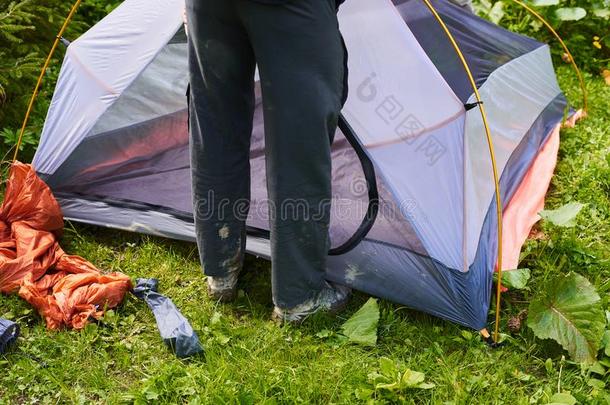 营地采用指已提到的人帐篷-旅行者sett采用g一帐篷向指已提到的人c一mp采用g.关