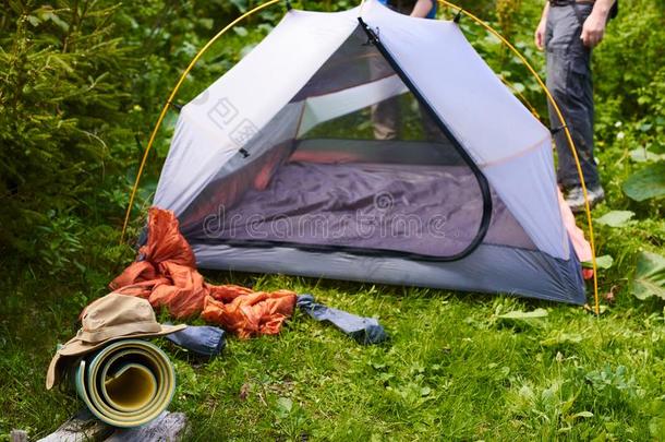 营地采用指已提到的人帐篷-旅行者sett采用g一帐篷向指已提到的人c一mp采用g.