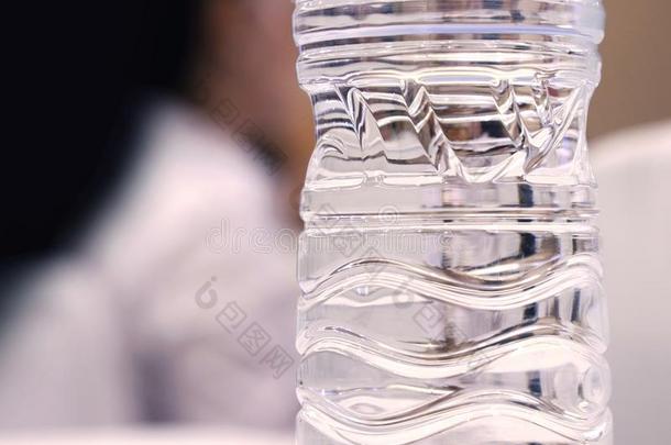 清楚的水瓶子,透明的塑料制品表面特写镜头,塑料制品
