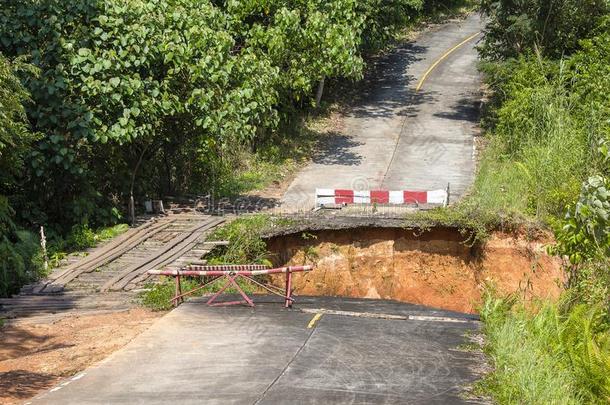 破关于沥青路采用岛岛青稞酒,泰国