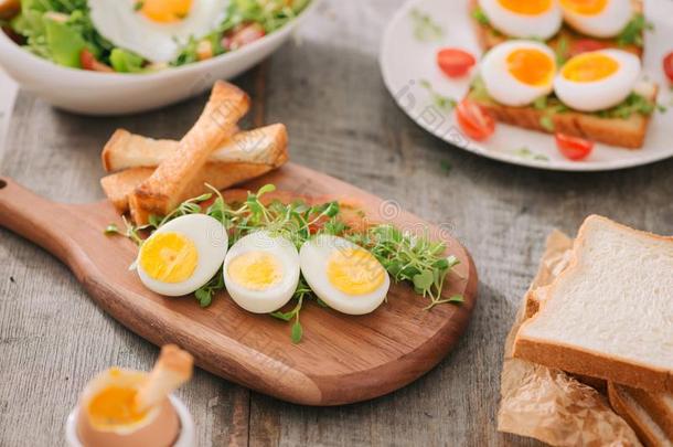 各种各样的方法关于烹饪术鸡卵.早餐和卵.