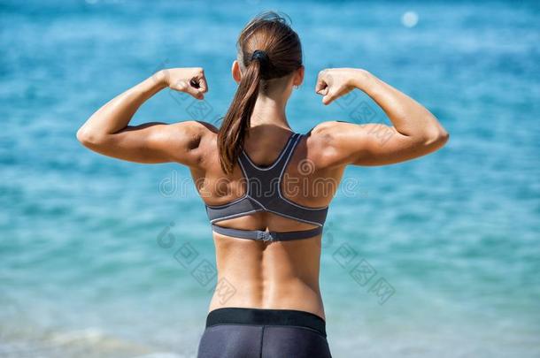 女运动<strong>家展</strong>映她背肌肉向背ground关于海