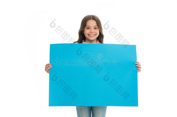 幸福的小孩和蓝色<strong>商品推销</strong>板隔离的向白色的.位为一