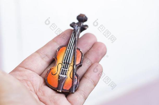 音乐激情和业余爱好观念,h和佃户租种的土地小提琴小型的.英语字母表的第3个字母