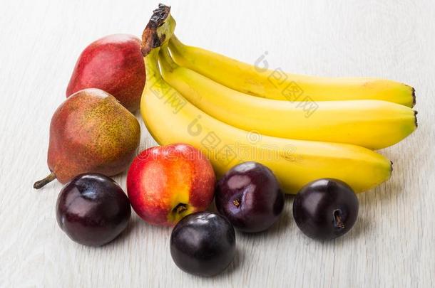 香蕉,梨,油桃和李子向表