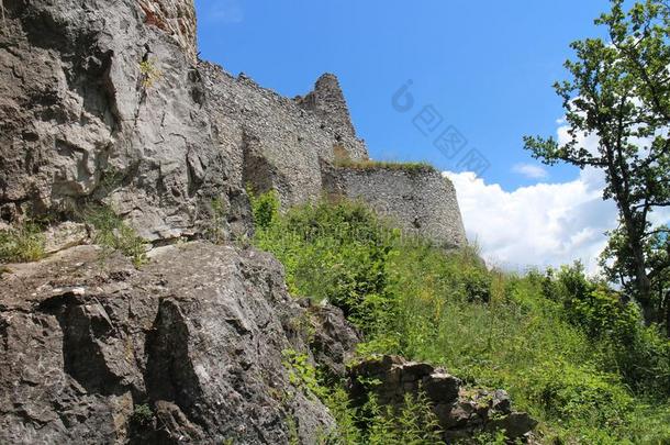 毁坏关于提丁城堡,斯洛伐克