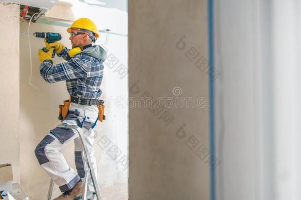 建筑物订约人工人