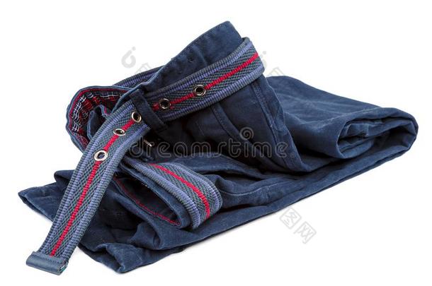 斜纹粗棉布裤子和一棕色的腰带向白色的b一ckground