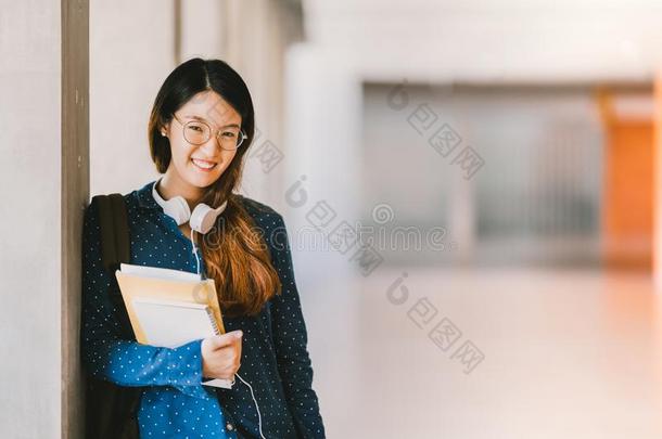 亚洲人高的学校女孩或大学学生使人疲乏的眼镜,same同样的