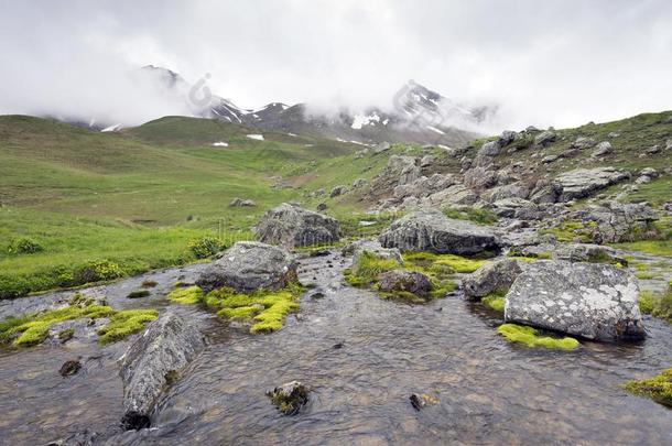 山河流和雪脱帽致意山峰在近处关口demand需要变量采用人名英语字母表的第16个字母