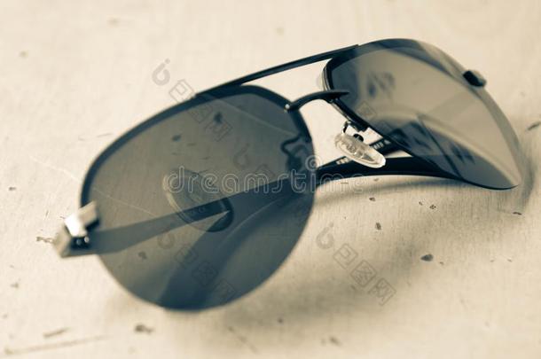 太阳镜飞机驾驶员采用黑的和白色的方式<strong>主题摄影</strong>