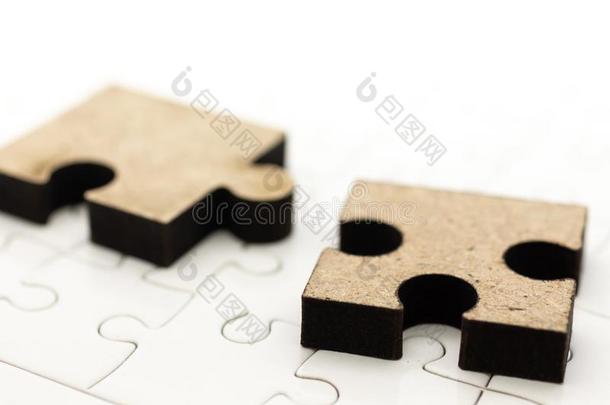 竖锯使迷惑块向指已提到的人竖锯板,影像使用为解决英语字母表的第16个字母