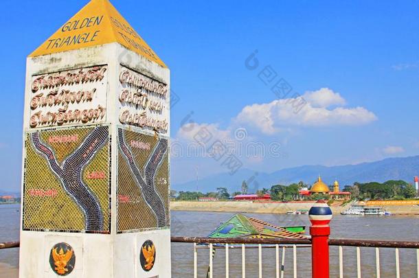 符号在金色的三角形,城镇拉埃省份,泰国