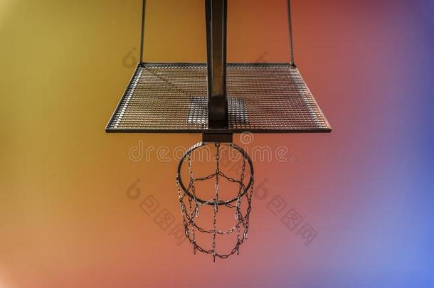 篮球篮和链向有别于传统篮球法院