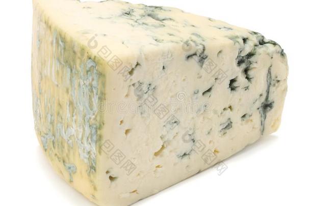 蓝色奶酪隔离的向白色的背景