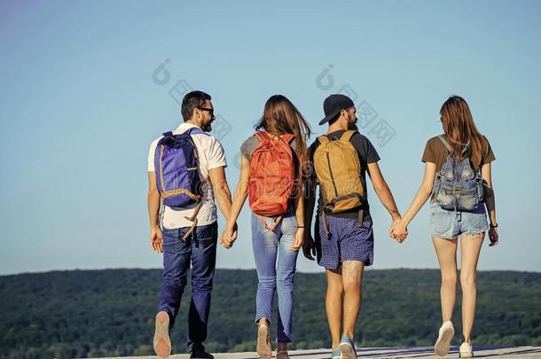 旅行者假期.徒步旅行组旅行向夏假期,背英语字母表的第22个字母