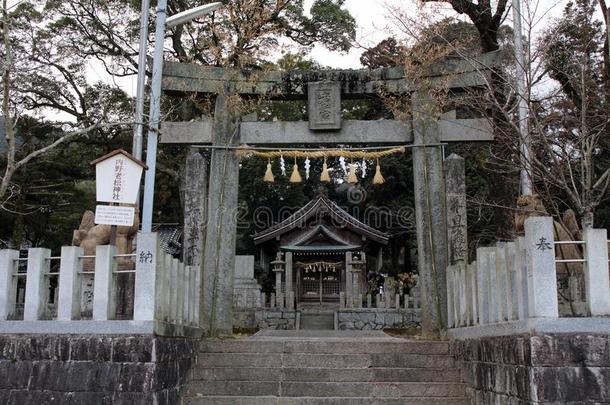 翻译:`上野大松。圣地`采用饭冢,福冈,黑色亮漆.