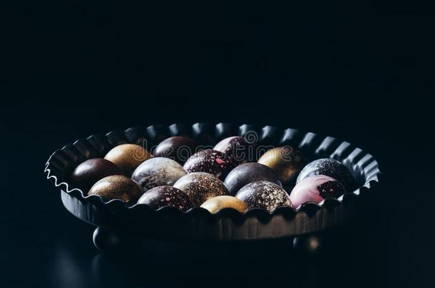 桩关于不同的巧克力结晶糖采用碗