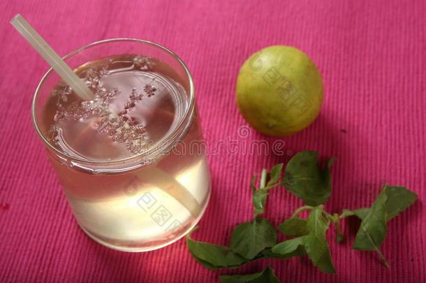 杜拉西山柠檬汽水,神圣的罗勒属植物柠檬汽水