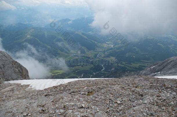 非常有用春季山阿尔卑斯山的自然