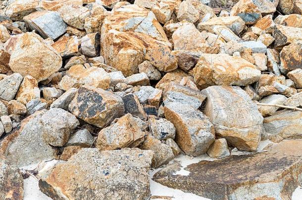 许多石头混沌的土堆关于沙野生的海滩危险的蹩脚货全音节的第七音
