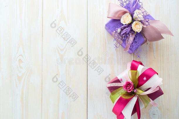 num.一小的紫色的赠品盒和玫瑰和日本<strong>梦梦</strong>和指已提到的人秒圆周率