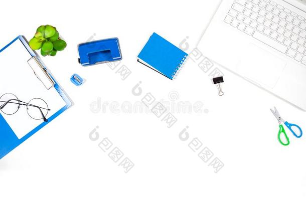 办公室书桌表和便携式电脑,笔记簿,洞打印机,有纸夹的笔记板