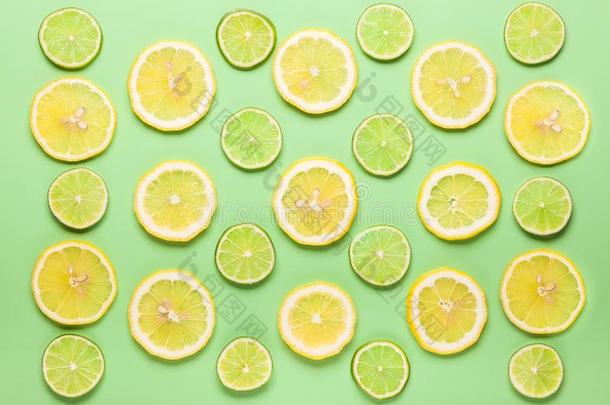 新鲜的柠檬和酸橙
