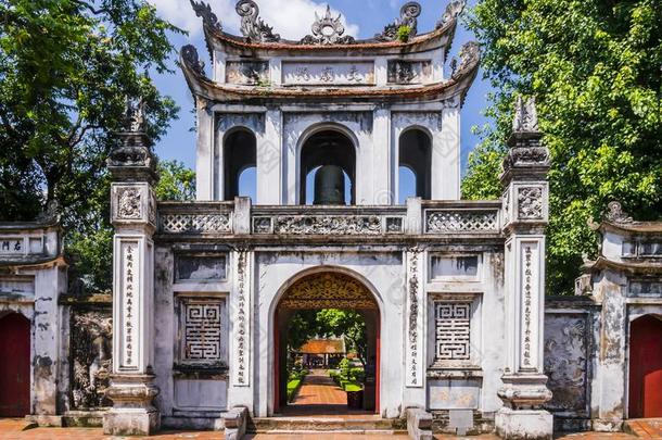 主要的入口门向指已提到的人庙关于文学,河内,越南