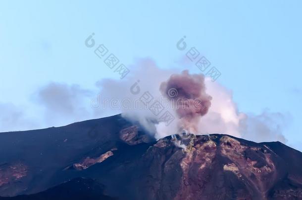 火山边缘<strong>之恋</strong>火山的岛采用西西里岛,意大利