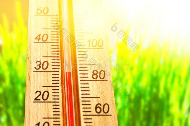 温度计显示高的30音阶热的温度采用太阳USSR苏联
