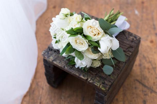 婚礼花束和白色的玫瑰