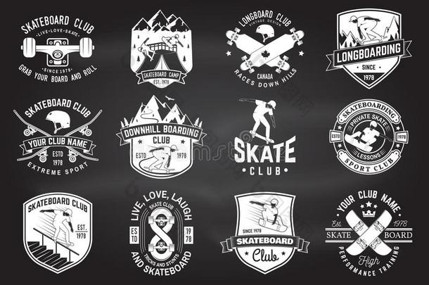 放置关于滑板和冲浪板俱乐部徽章.矢量说明