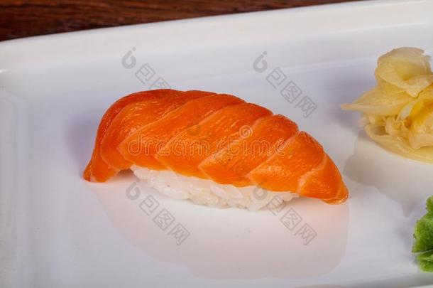 日本人寿司和鲑鱼
